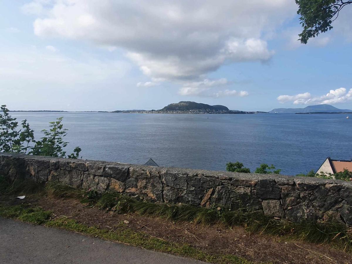 Near Brosundet, Newly Refurnished, Free Street Parking Διαμέρισμα Ålesund Εξωτερικό φωτογραφία